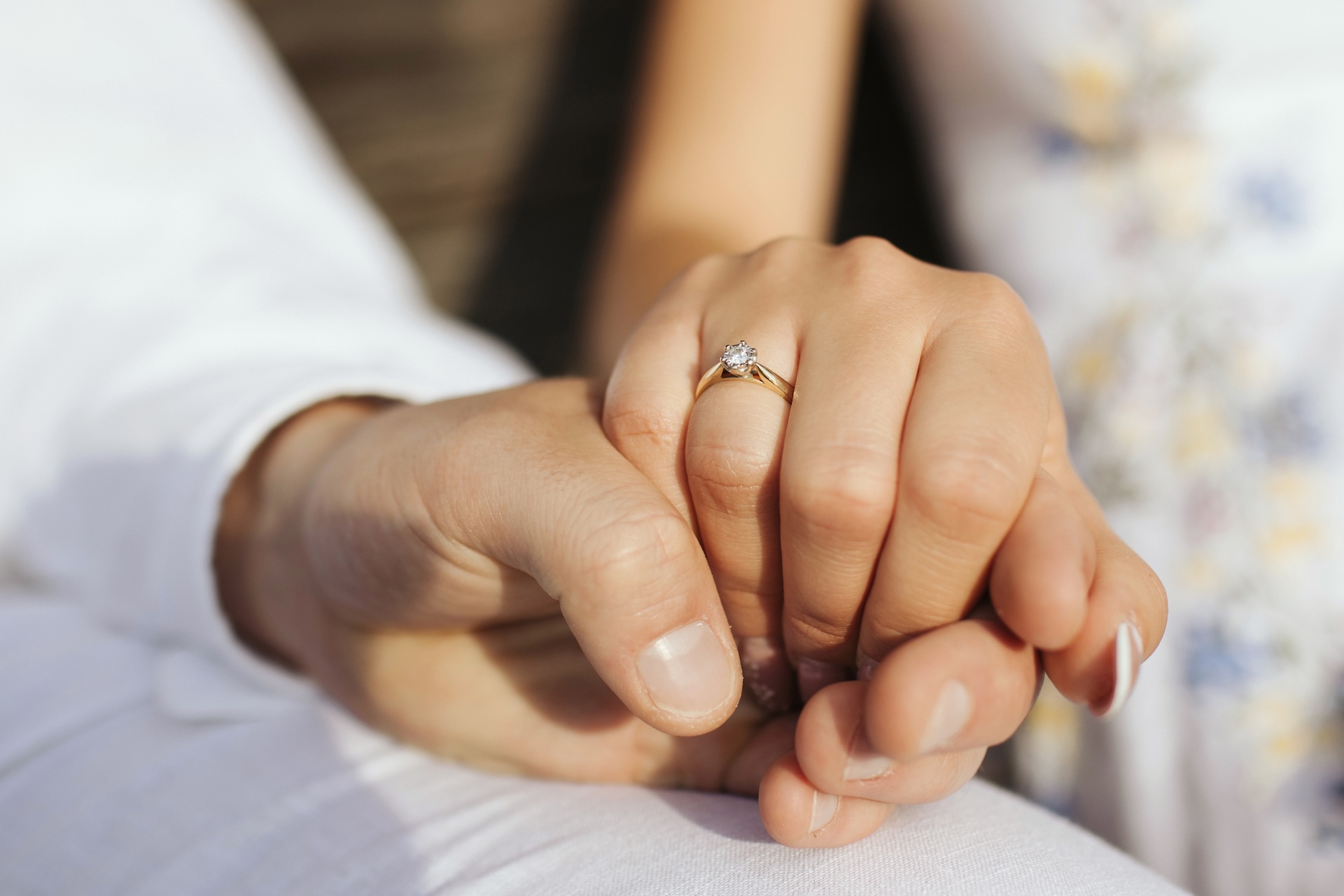Man kissing wifes hand